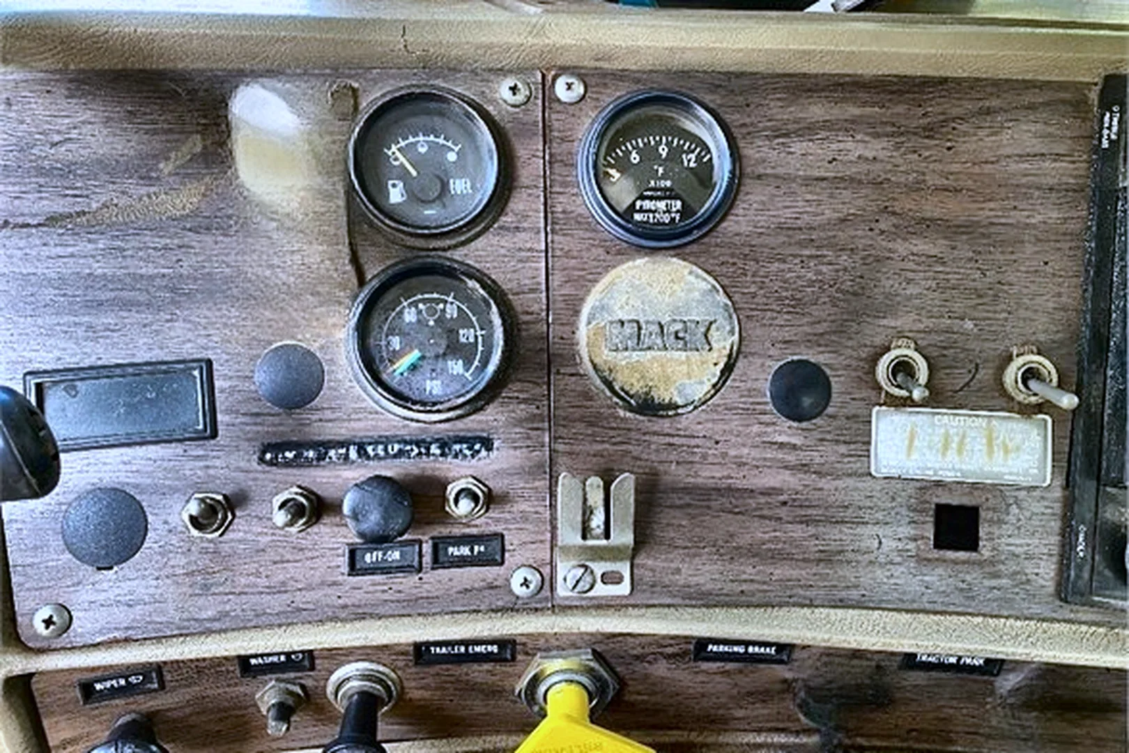 1983 MACK R686ST - view 17 of 23