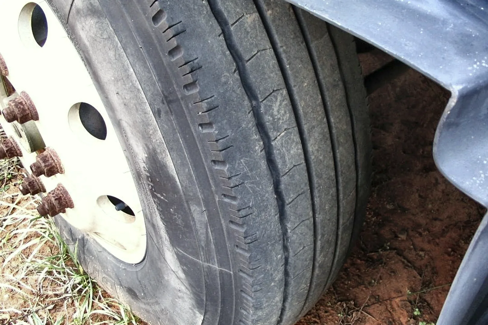 2004 VOLVO VNL 64T 670 - view 15 of 32