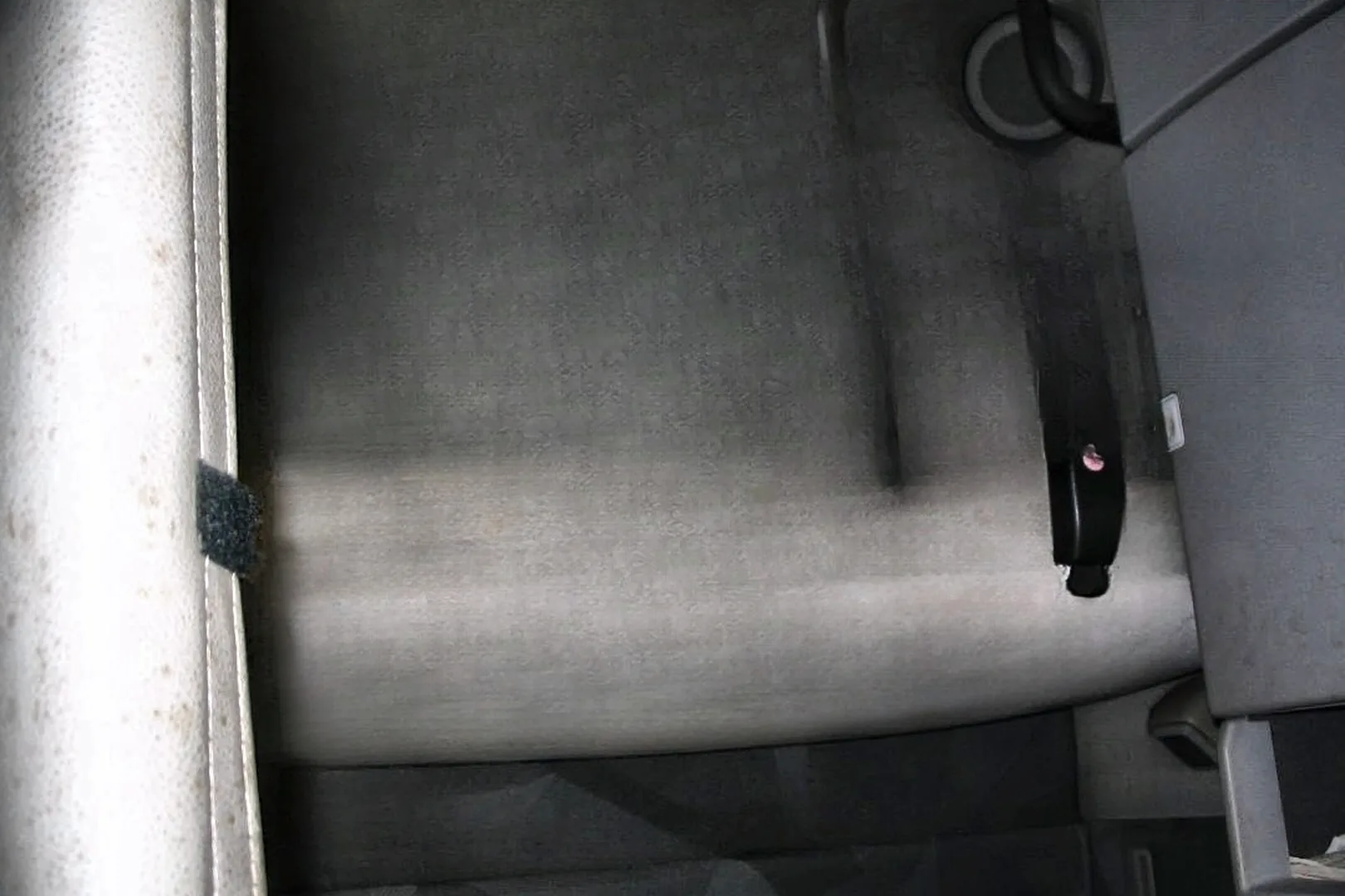 2004 VOLVO VNL 64T 670 - view 20 of 32