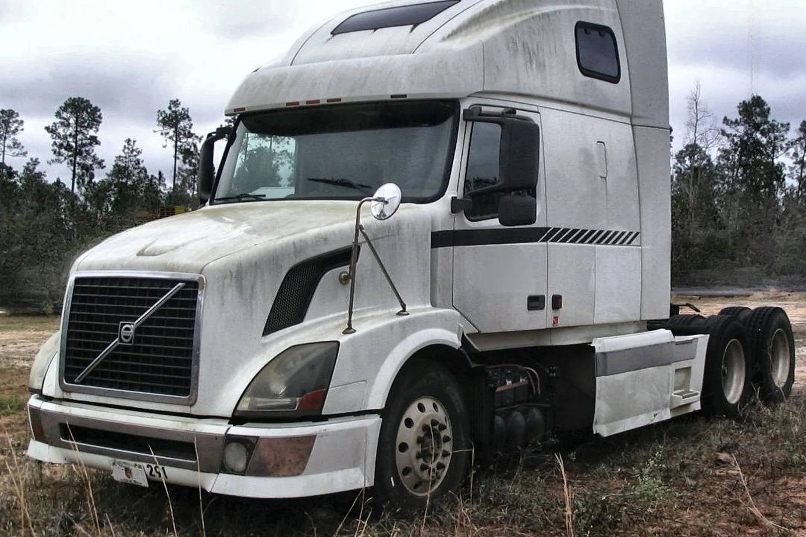 2004 VOLVO VNL 64T 670 - view 8 of 32