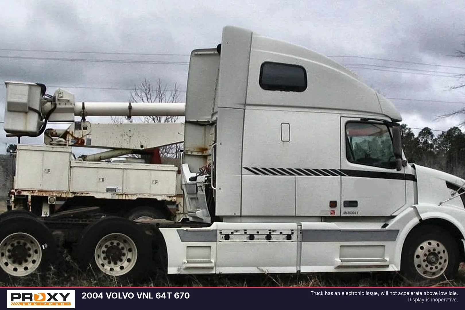 2004 VOLVO VNL 64T 670 - view 3 of 32
