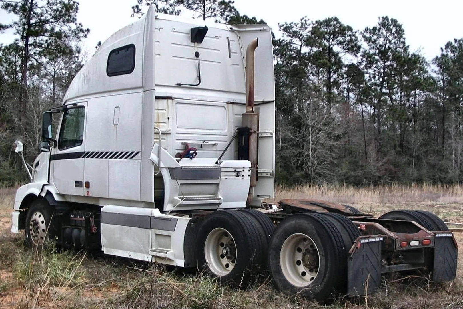2004 VOLVO VNL 64T 670 - view 12 of 32