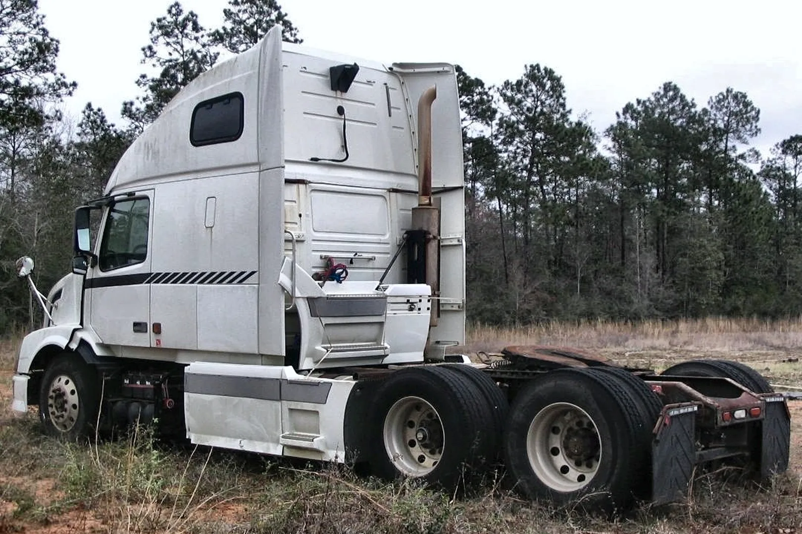 2004 VOLVO VNL 64T 670 - view 11 of 32