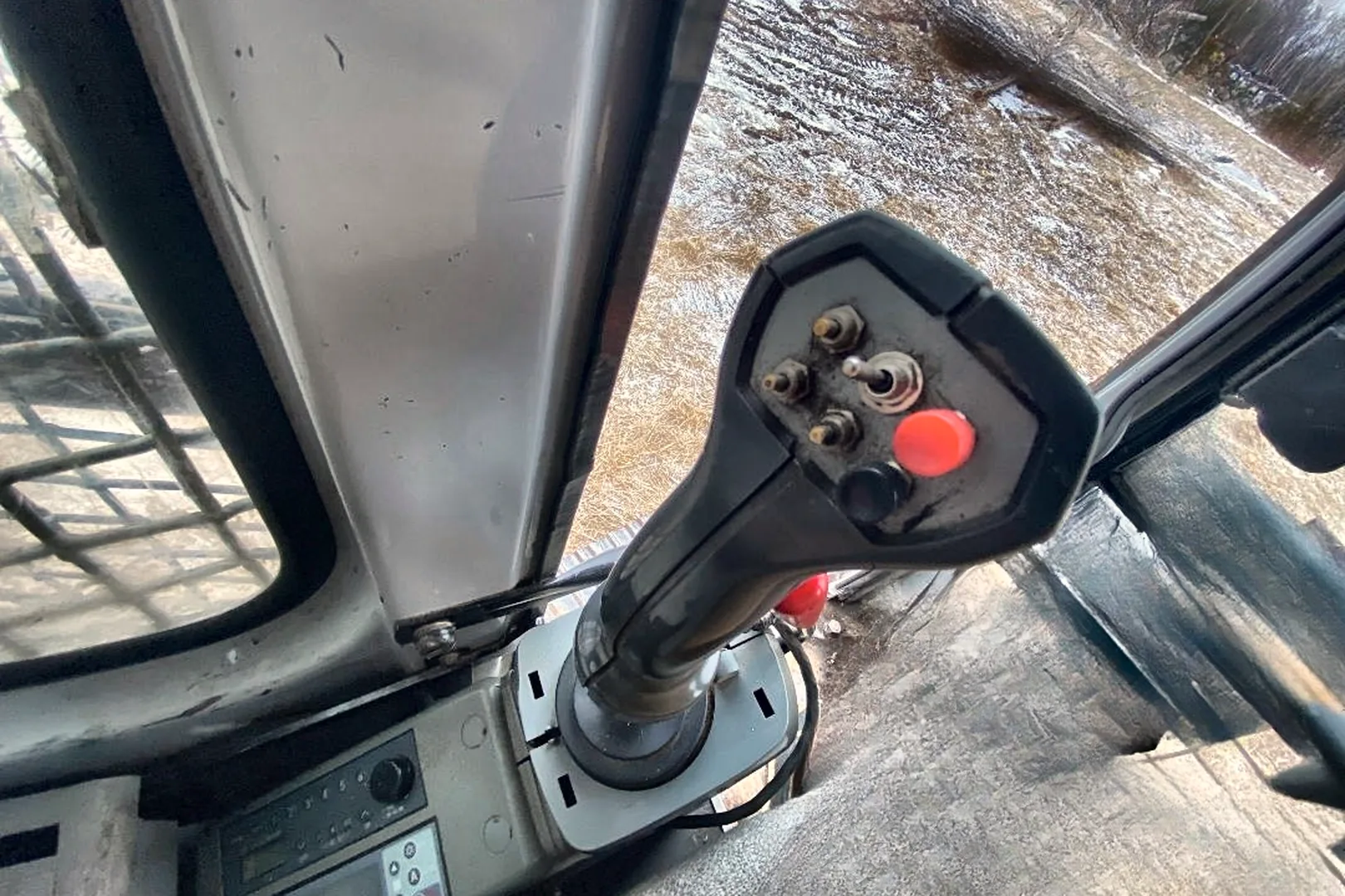 2011 KOBELCO 115SR DZ - view 14 of 38