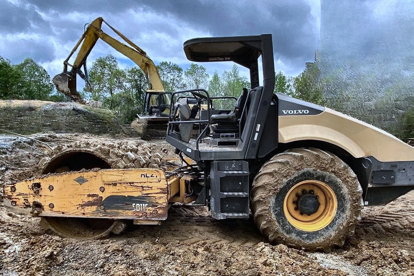 2014 VOLVO SD115 - view 12 of 15