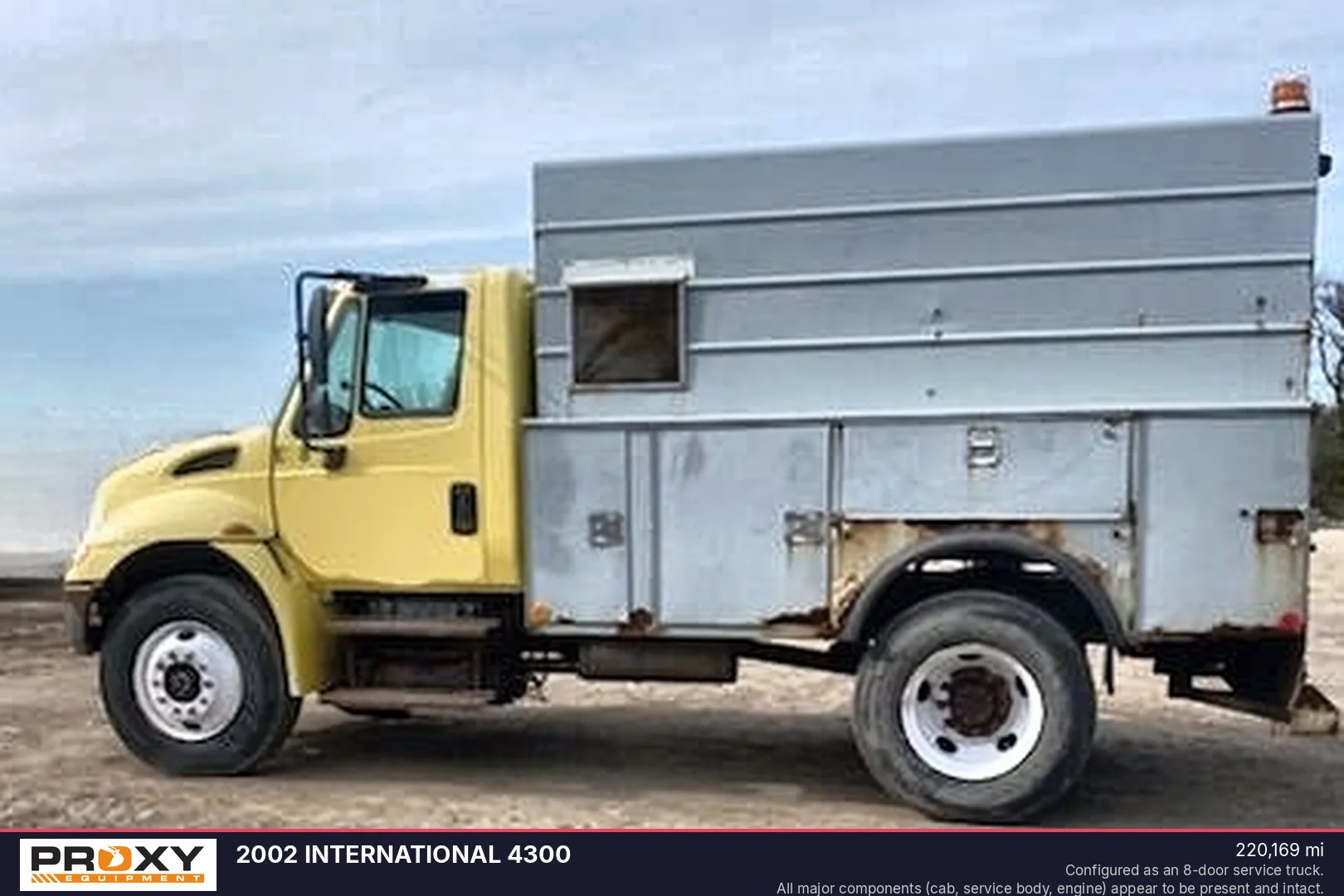 2002 INTERNATIONAL 4300 - view 1 of 13
