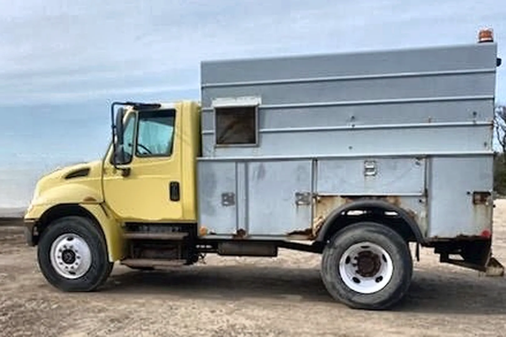 2002 INTERNATIONAL 4300 - view 7 of 13