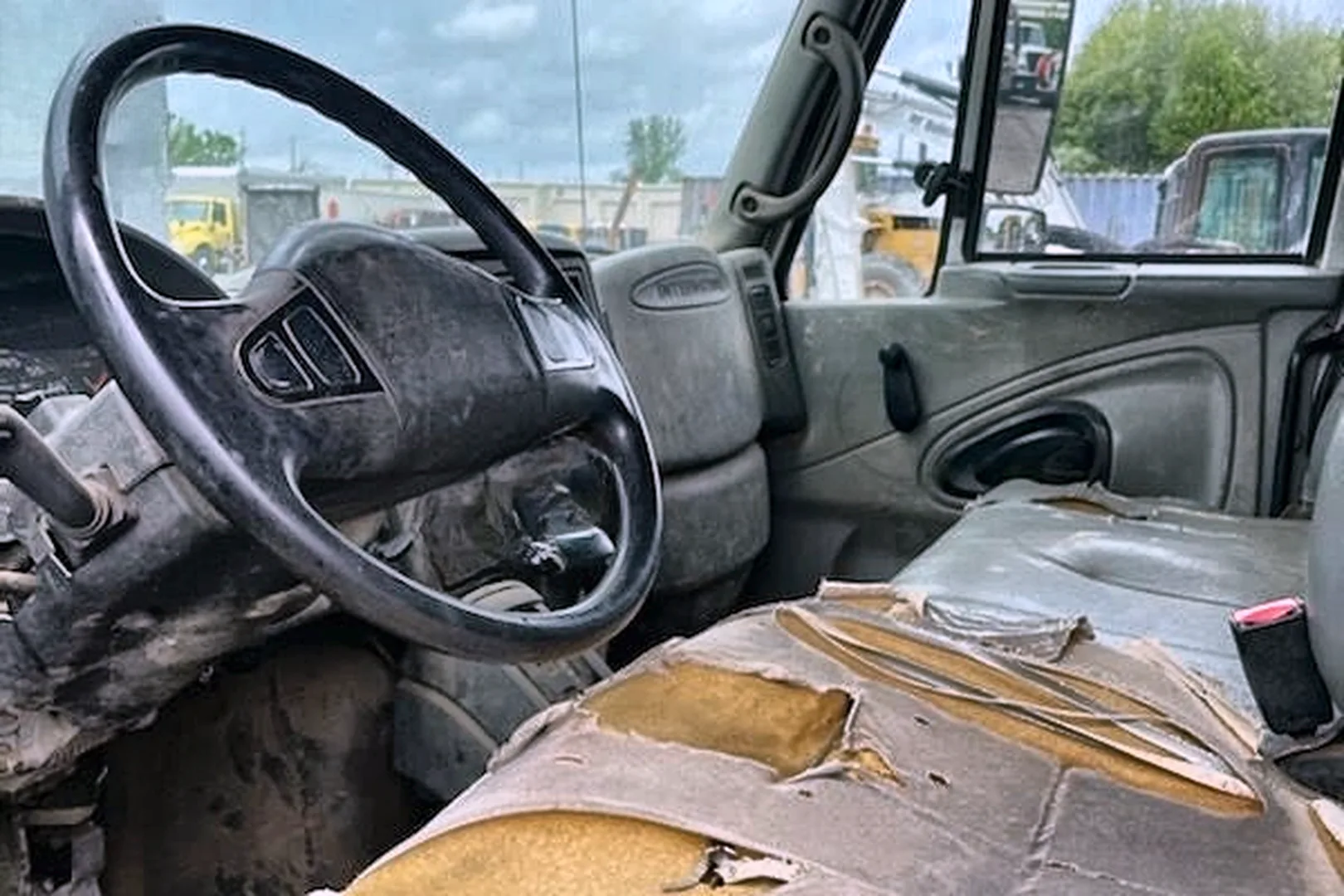 2002 INTERNATIONAL 4300 - view 11 of 13