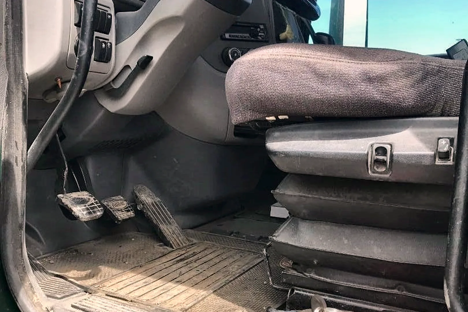 2014 PETERBILT 579 - view 14 of 22