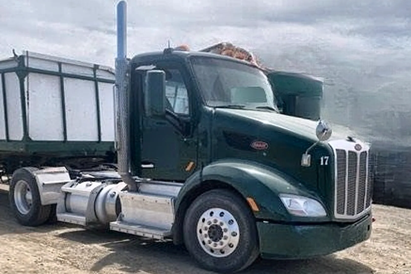 2014 PETERBILT 579 - view 9 of 22