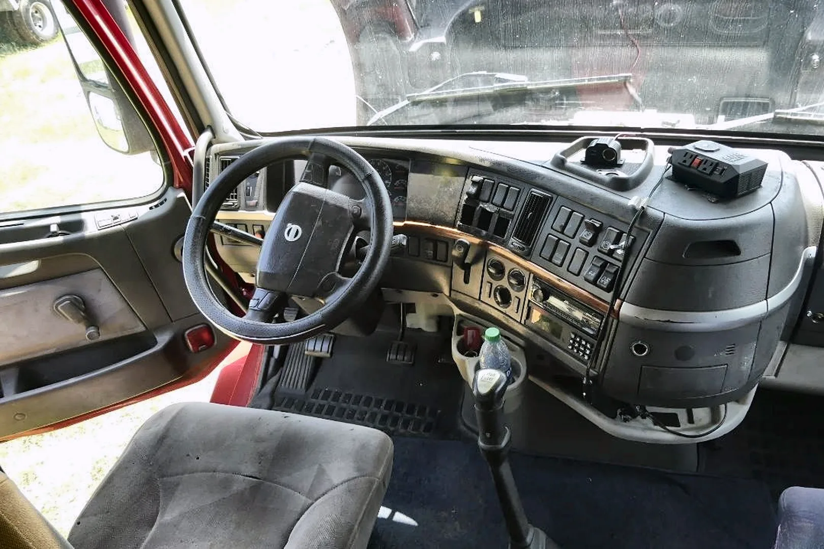 2006 VOLVO VNL 64T - view 15 of 24