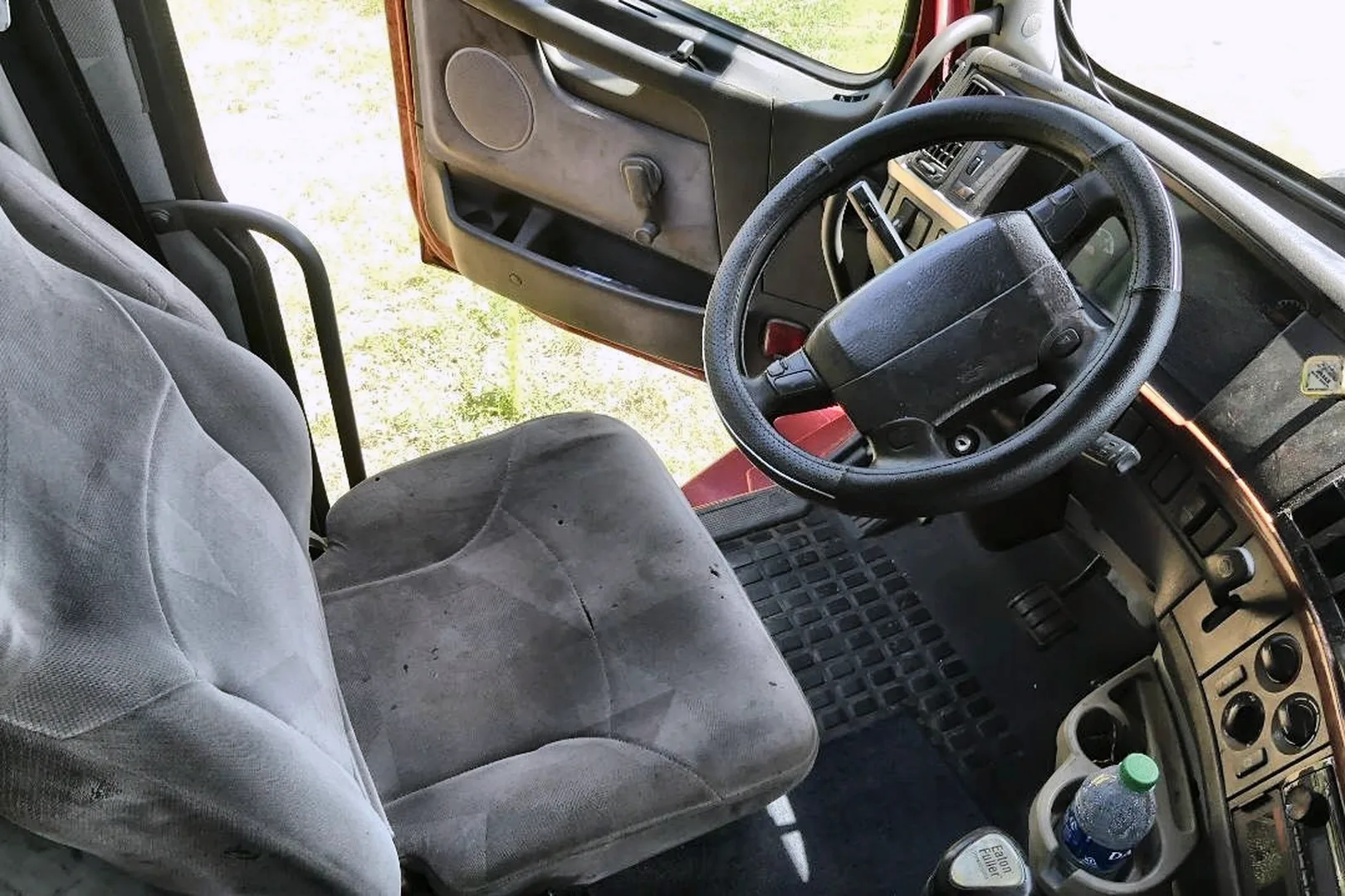 2006 VOLVO VNL 64T - view 11 of 24