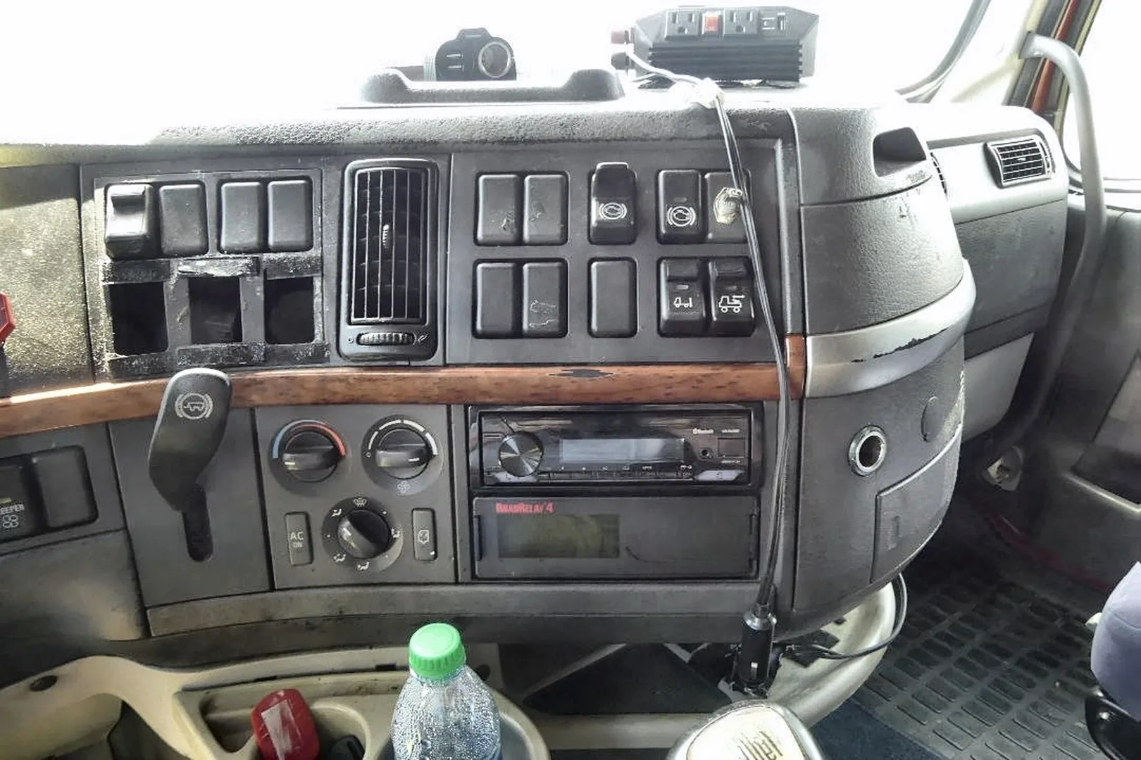 2006 VOLVO VNL 64T - view 10 of 24