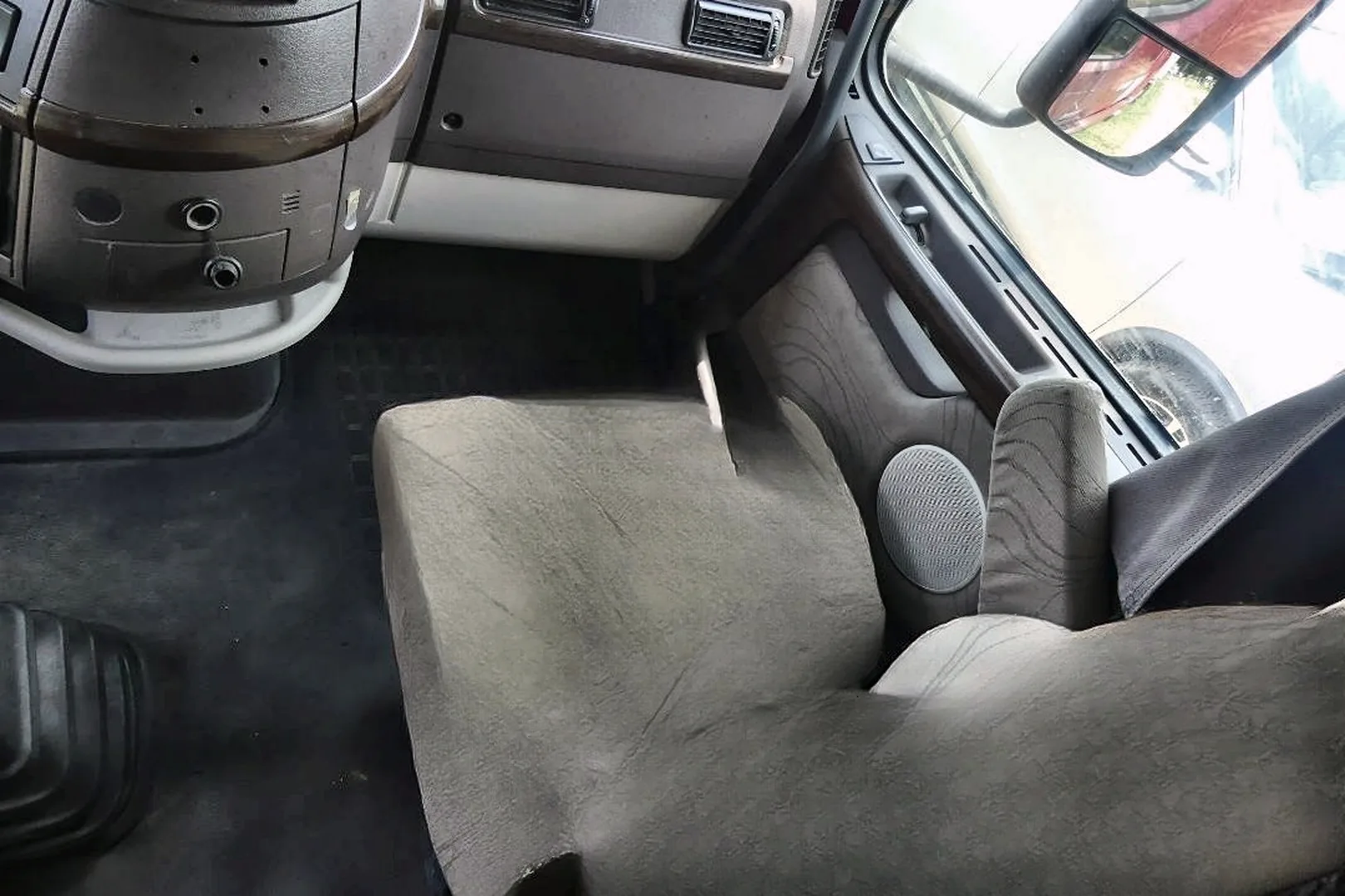 2014 VOLVO VNL 64T - view 16 of 20