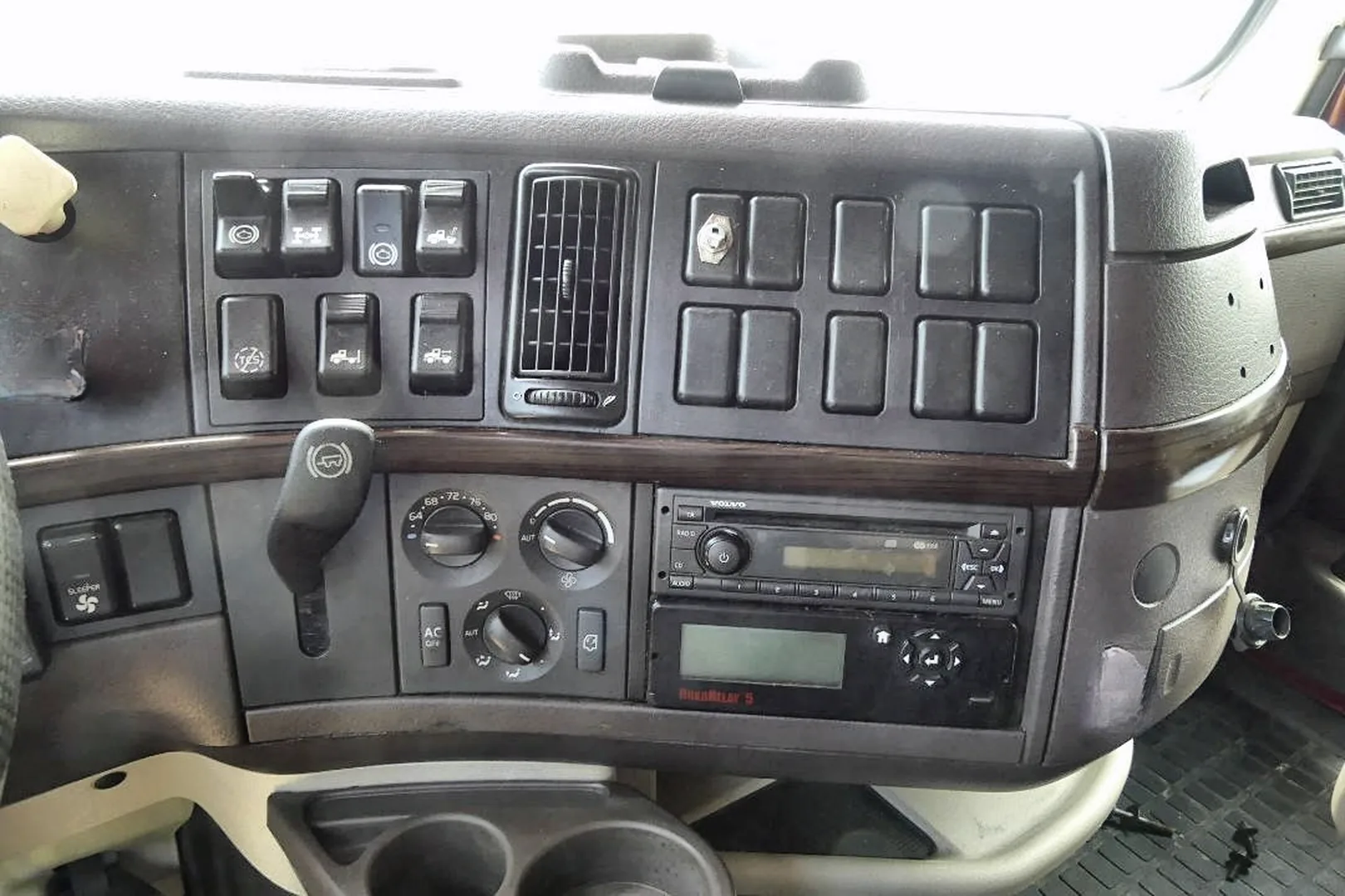 2014 VOLVO VNL 64T - view 13 of 20