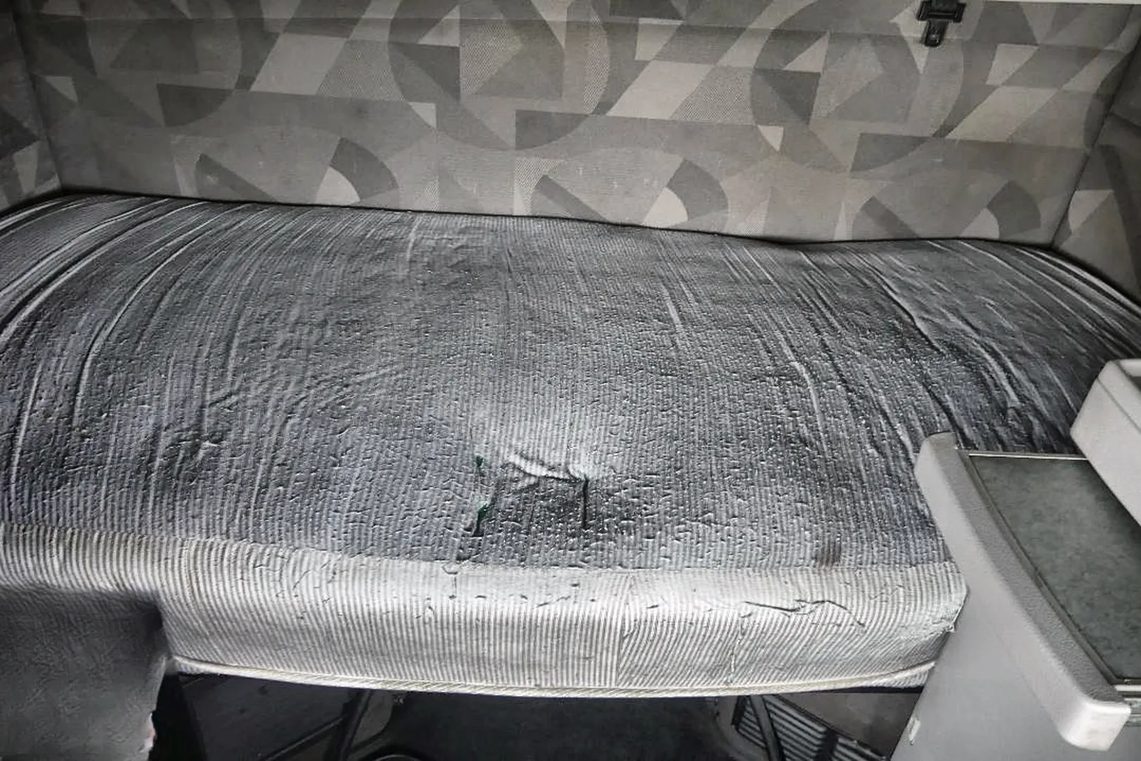 2007 VOLVO VNL 64T - view 16 of 20