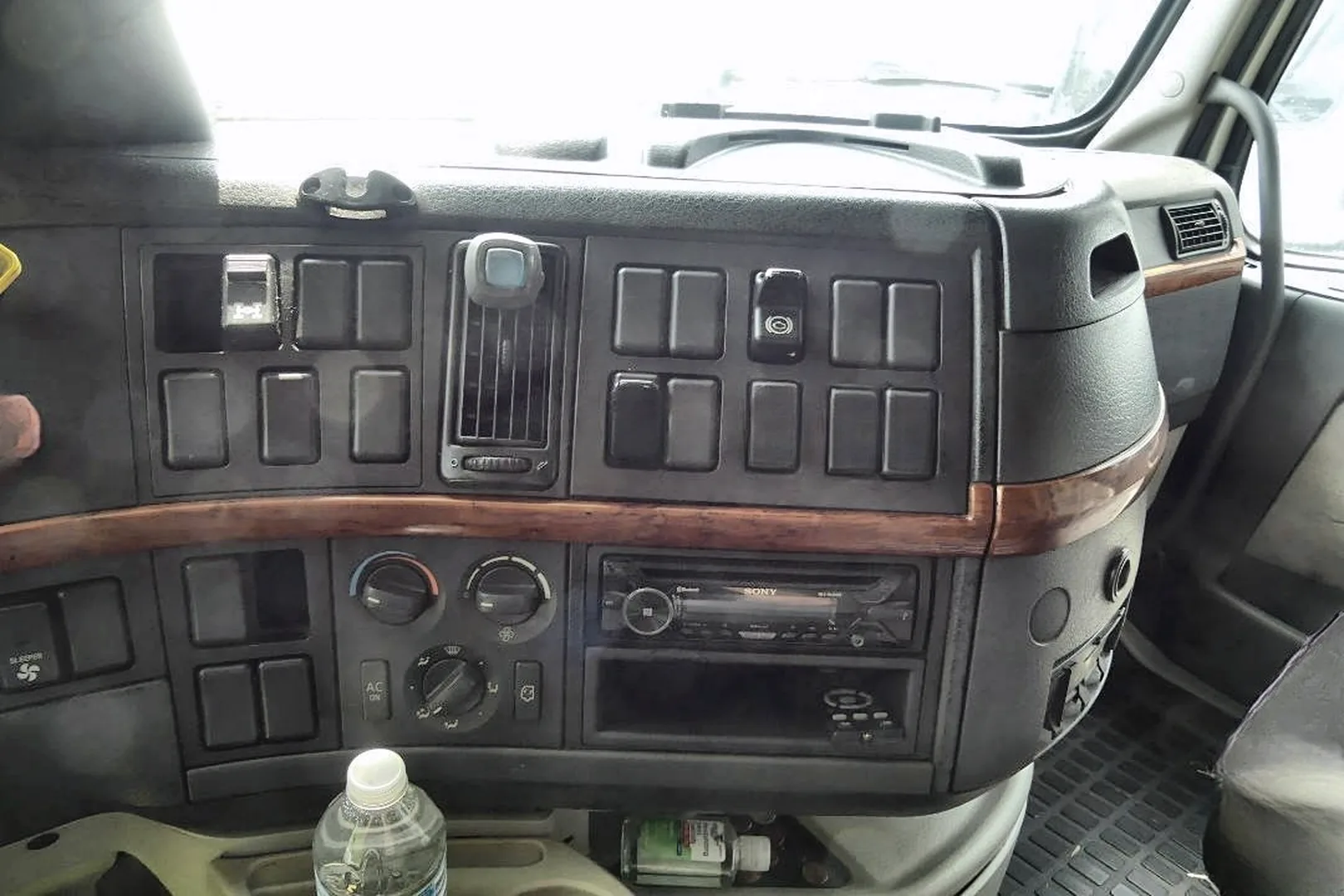 2007 VOLVO VNL 64T - view 10 of 20