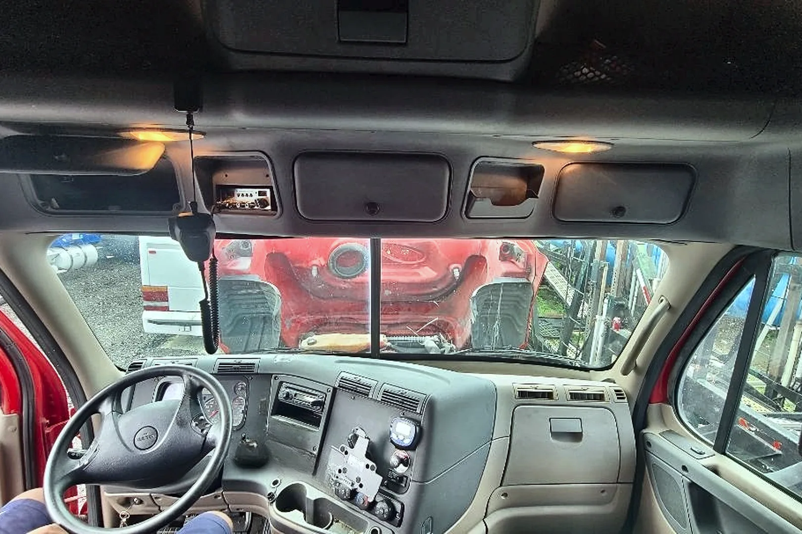 2012 FREIGHTLINER Cascadia - view 11 of 40