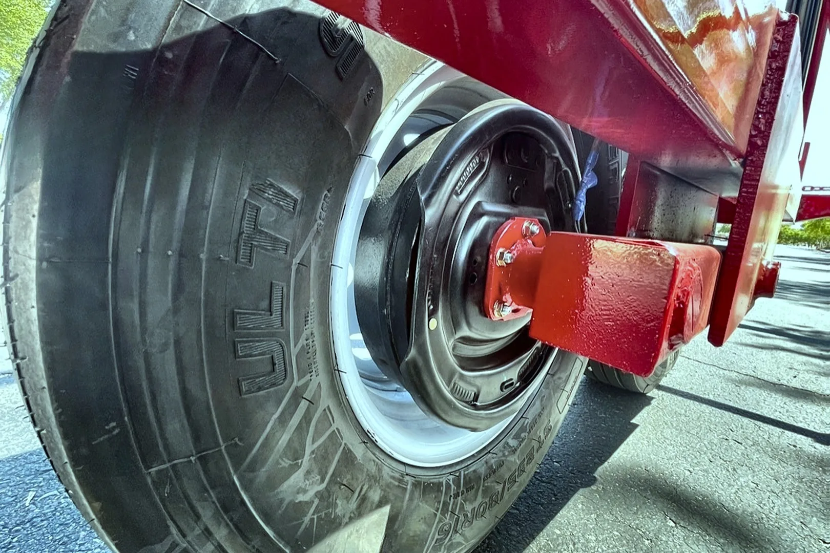 2022 REEL-EEZE DRHT-Dual Reel Hydraulic Trailer - view 13 of 23