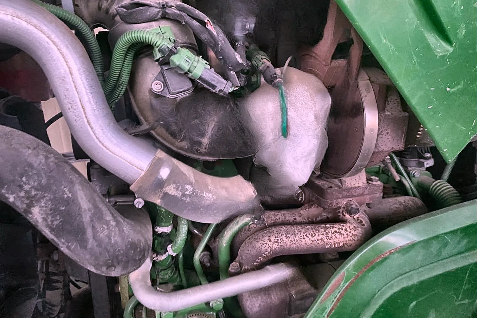 2015 DEERE 6115M - view 16 of 20