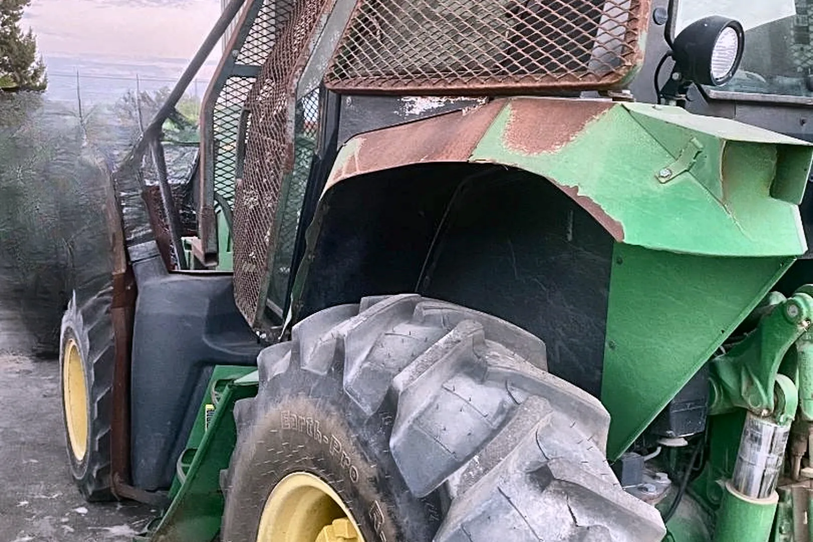 2015 DEERE 6115M - view 9 of 20