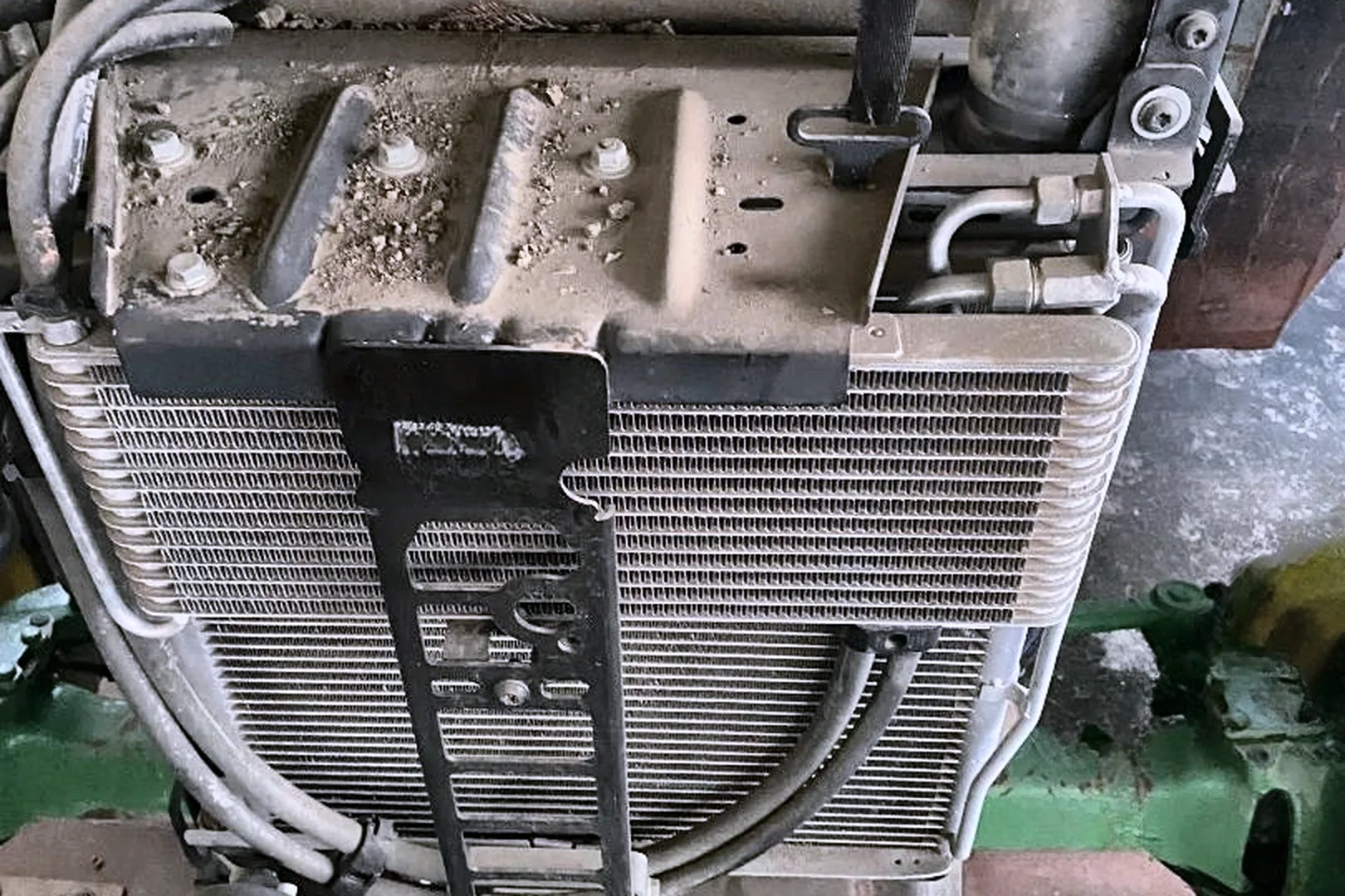 2015 DEERE 6115M - view 18 of 20