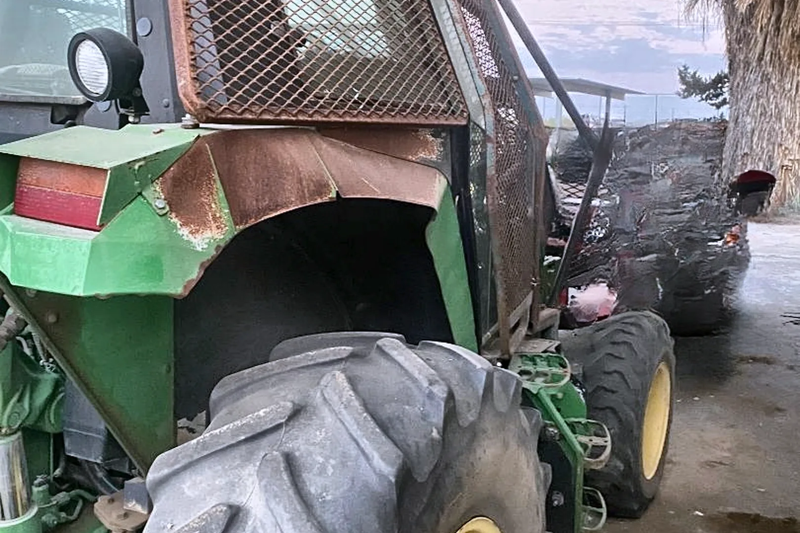 2015 DEERE 6115M - view 13 of 20