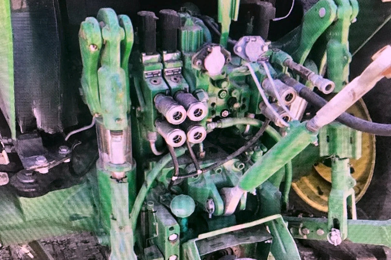 2015 DEERE 6115M - view 11 of 20