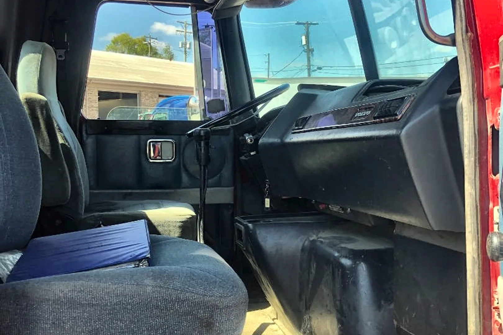 1996 VOLVO WG64 - view 14 of 36