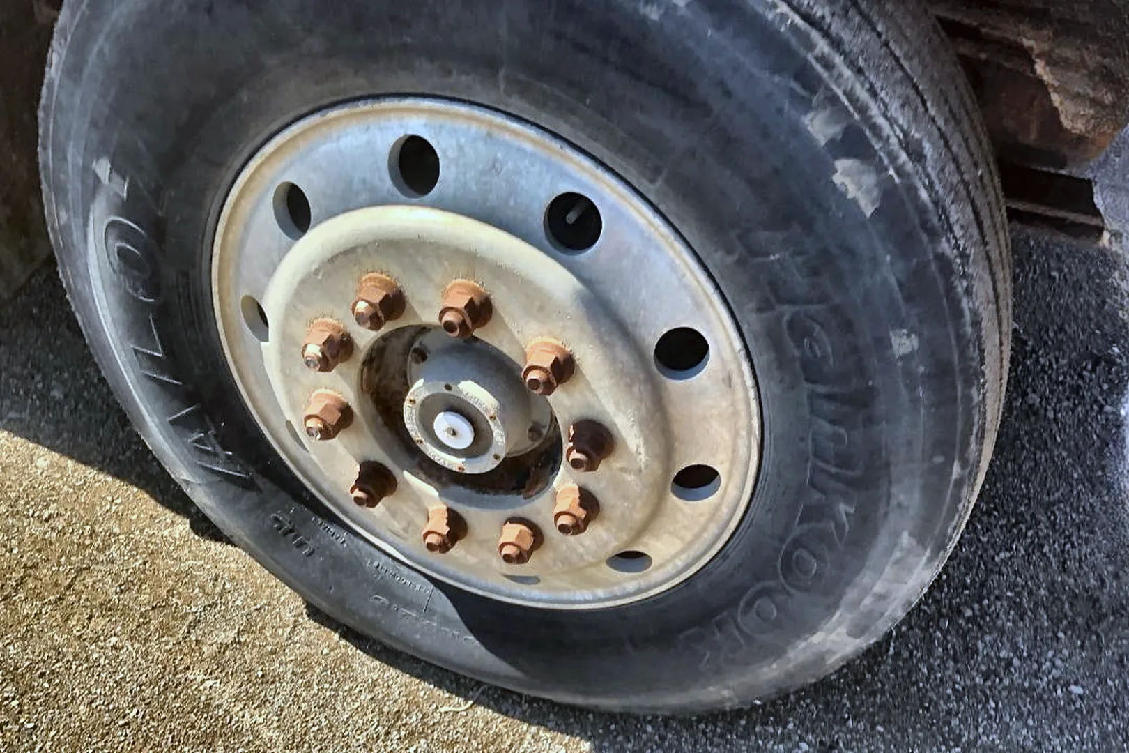 1996 VOLVO WG64 - view 18 of 36