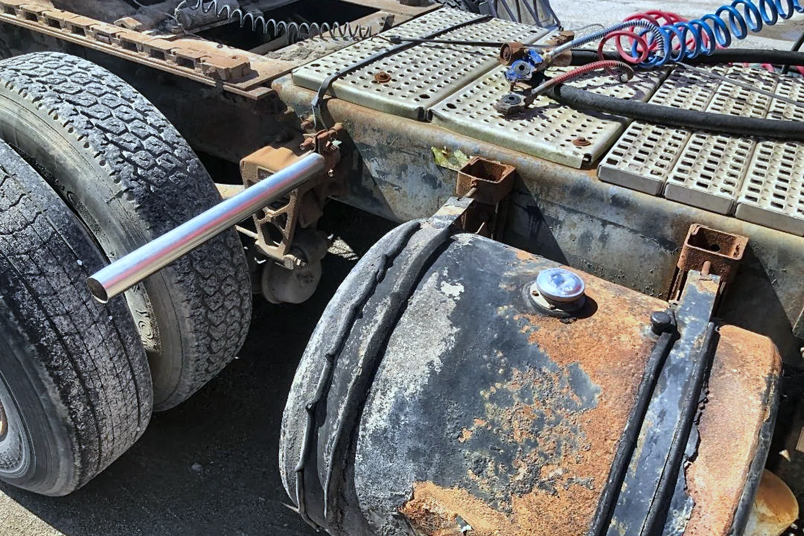 1996 VOLVO WG64 - view 19 of 36