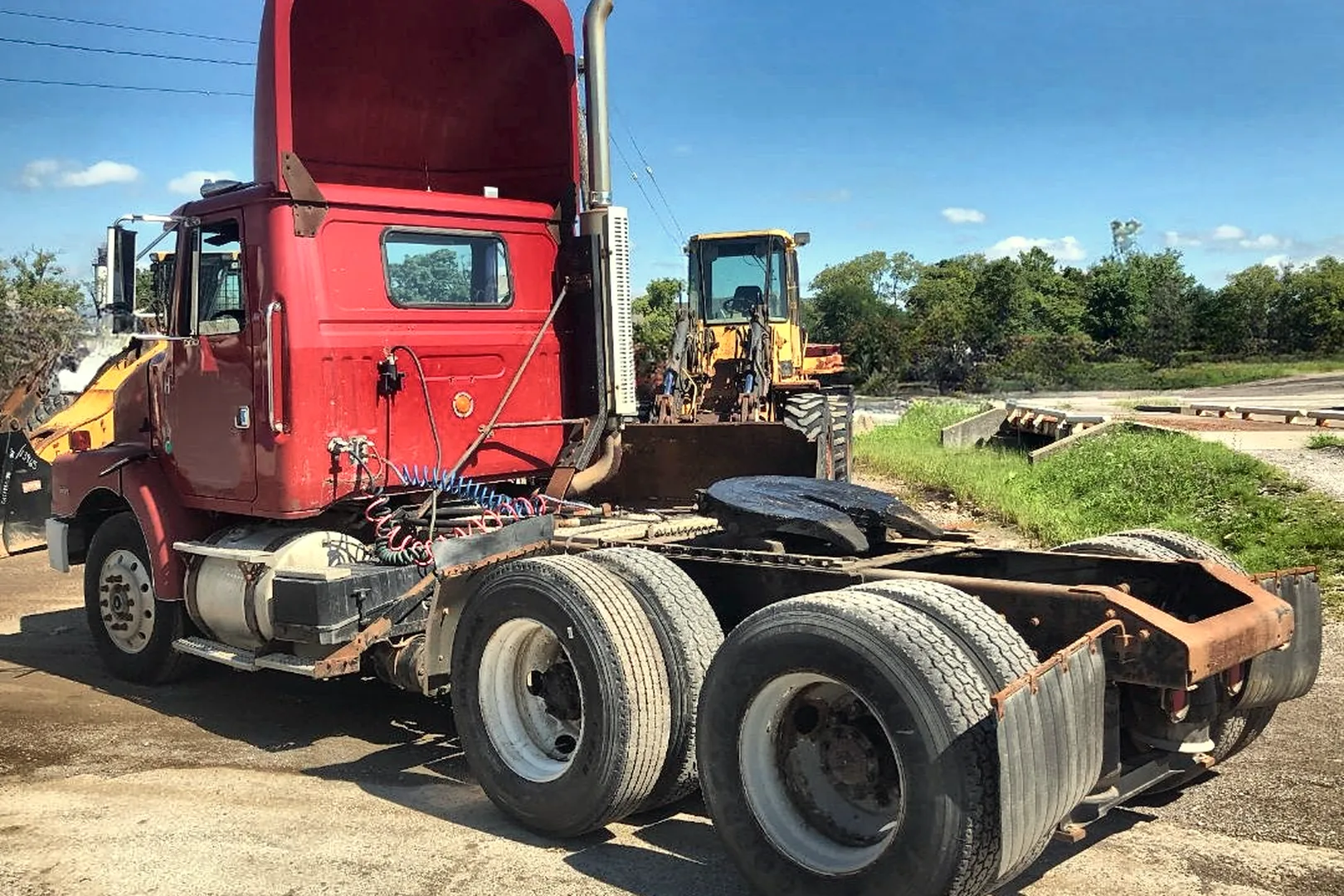 1996 VOLVO WG64 - view 12 of 36