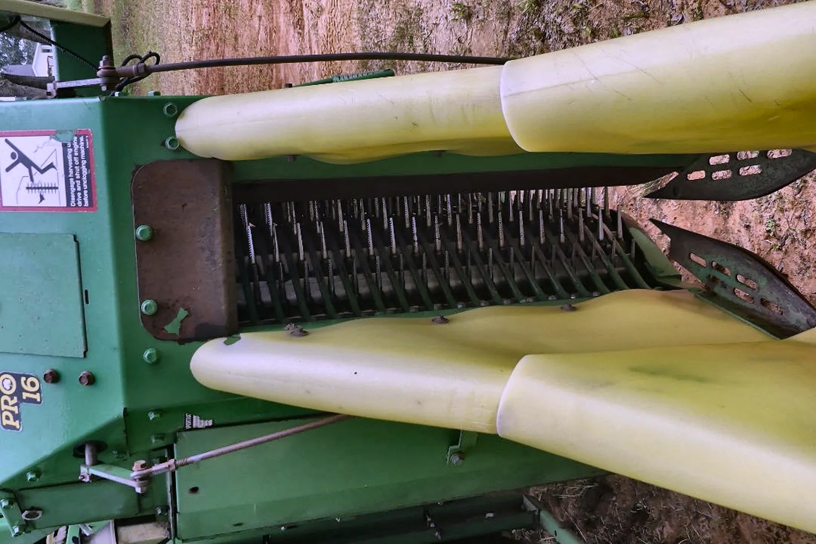 2001 DEERE 9976 - view 17 of 36