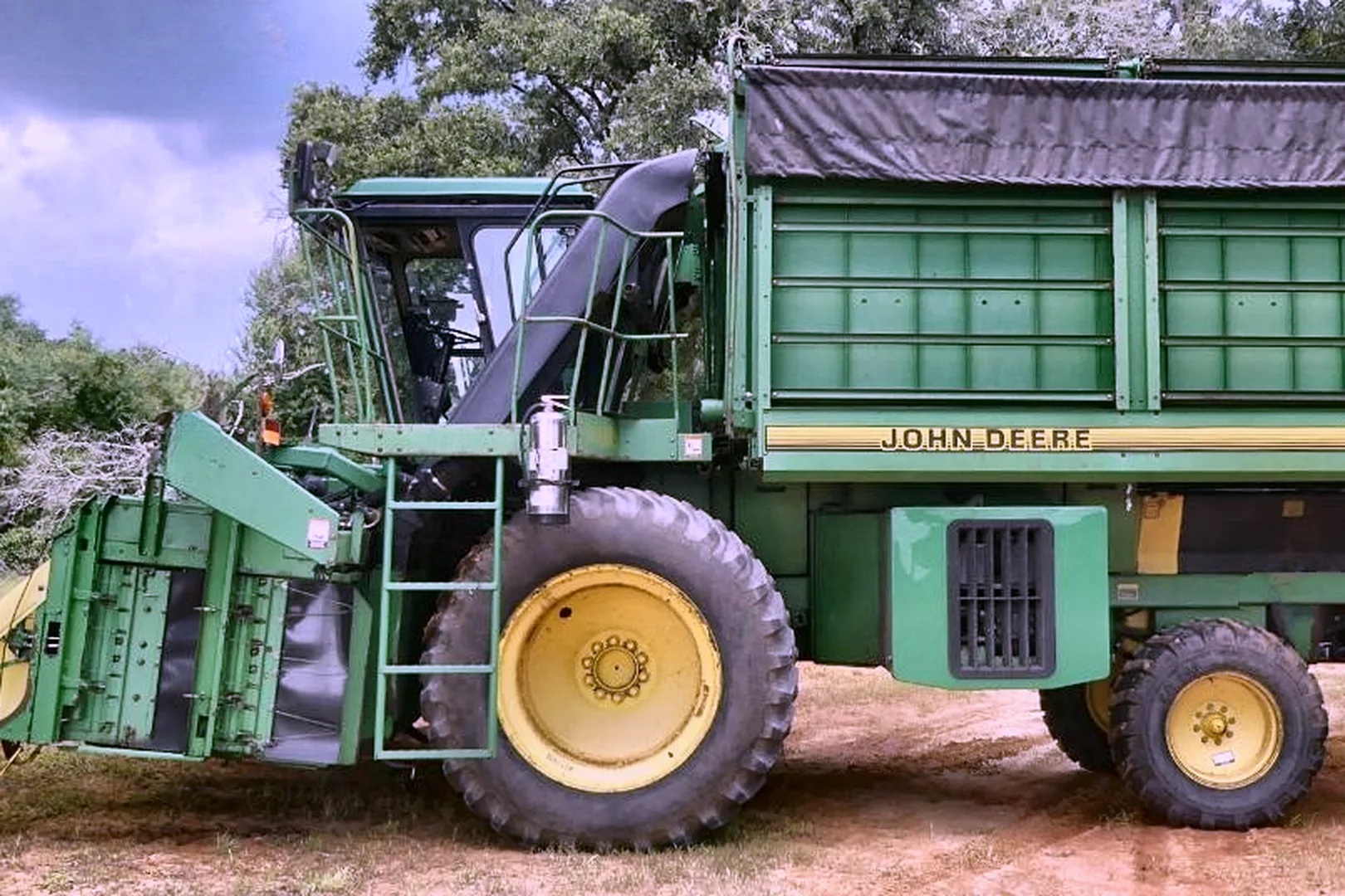 2001 DEERE 9976 - view 8 of 36