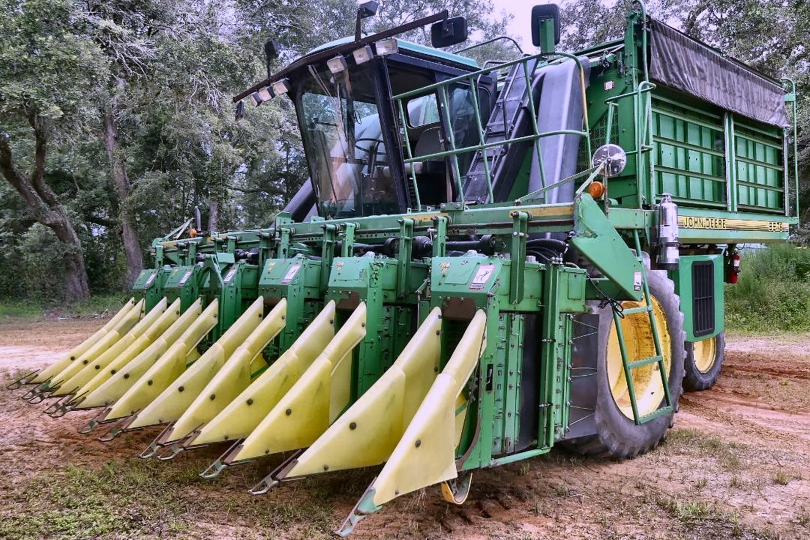 2001 DEERE 9976 - view 12 of 36