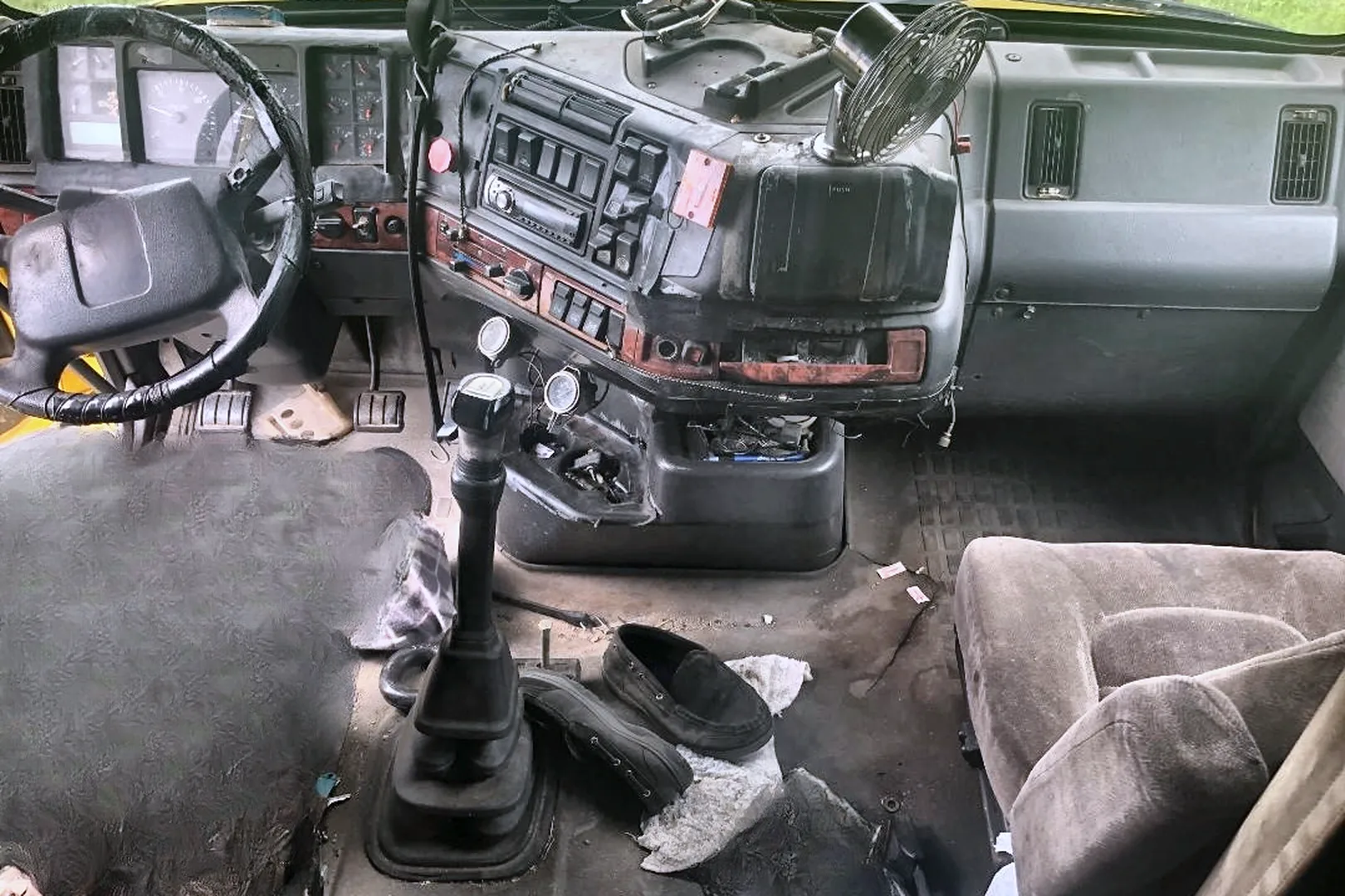 1999 VOLVO VNL64T770 - view 14 of 43