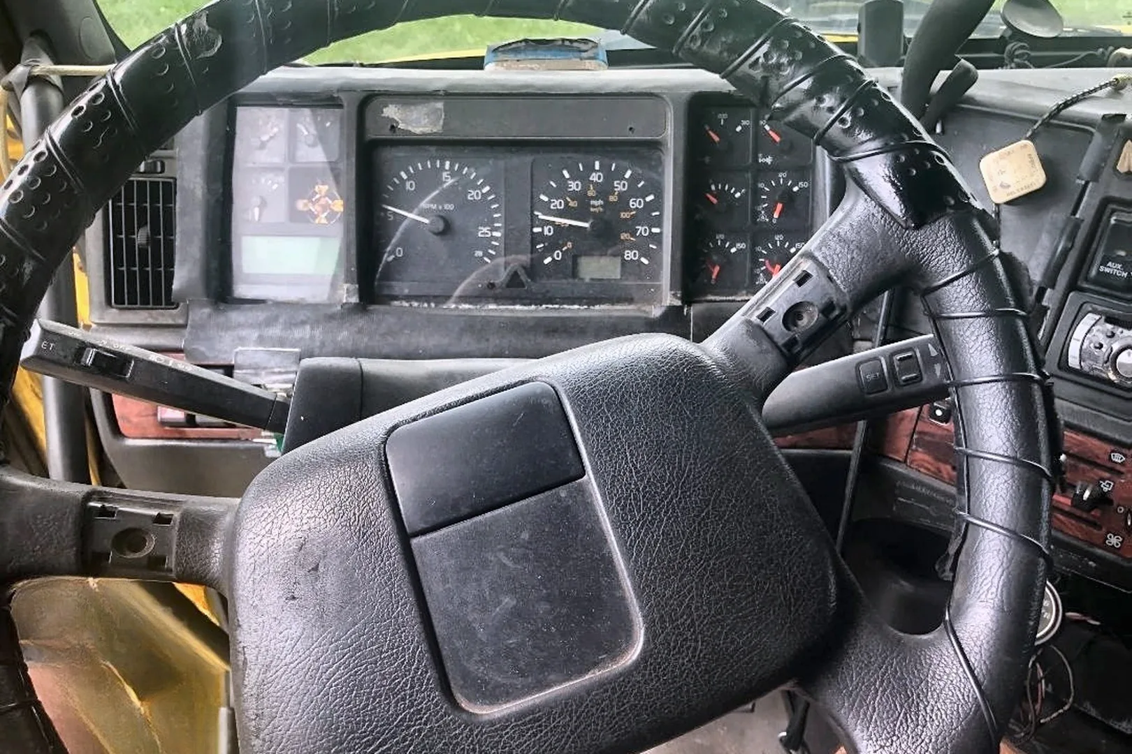 1999 VOLVO VNL64T770 - view 17 of 43