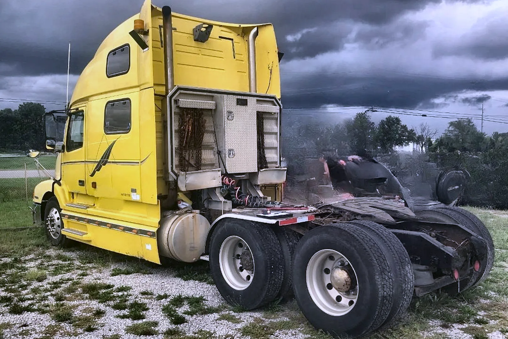 1999 VOLVO VNL64T770 - view 12 of 43