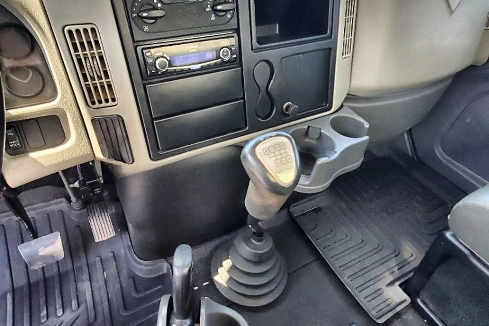 2013 INTERNATIONAL 4300 - view 16 of 20