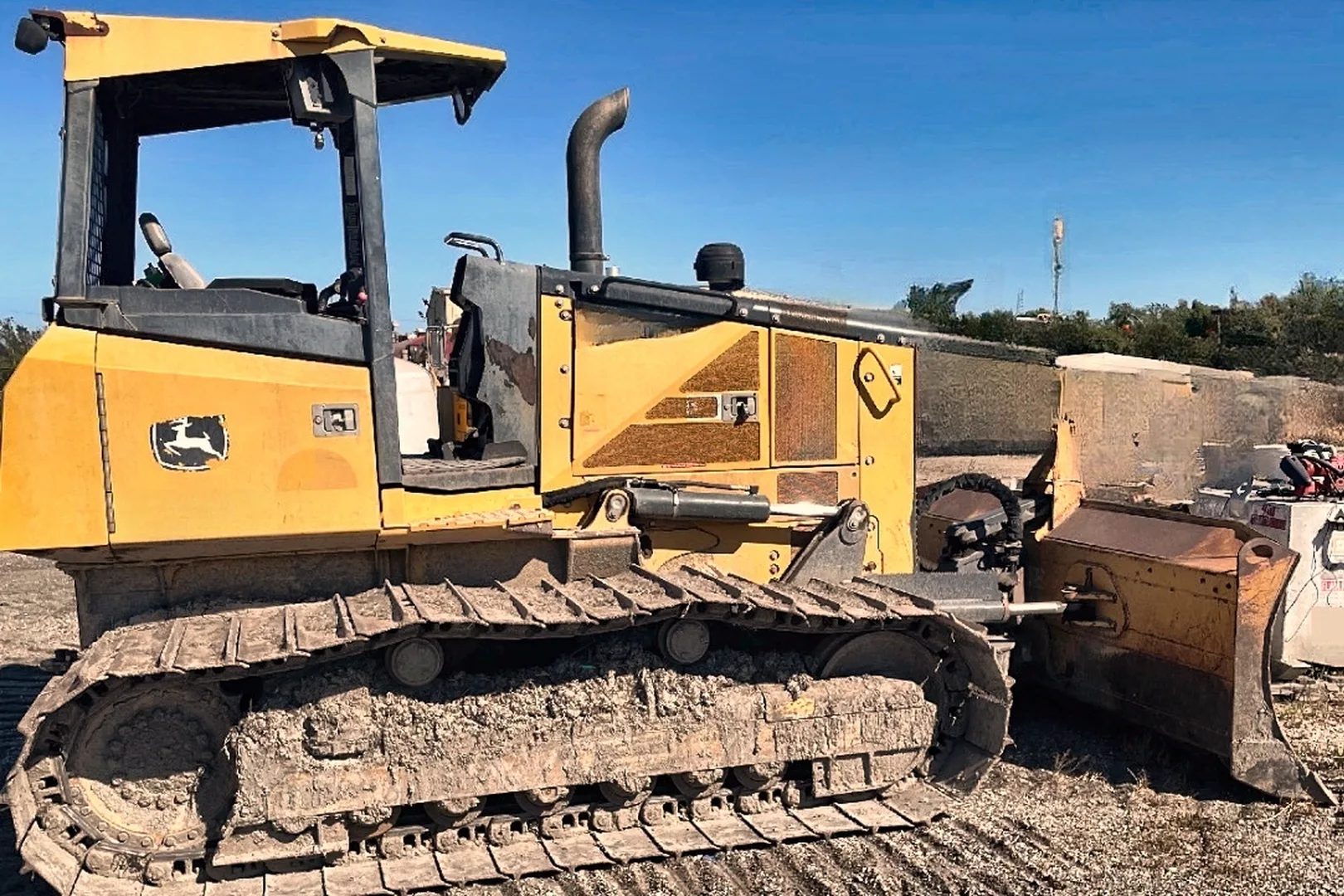 2013 DEERE 700K LGP - view 16 of 19