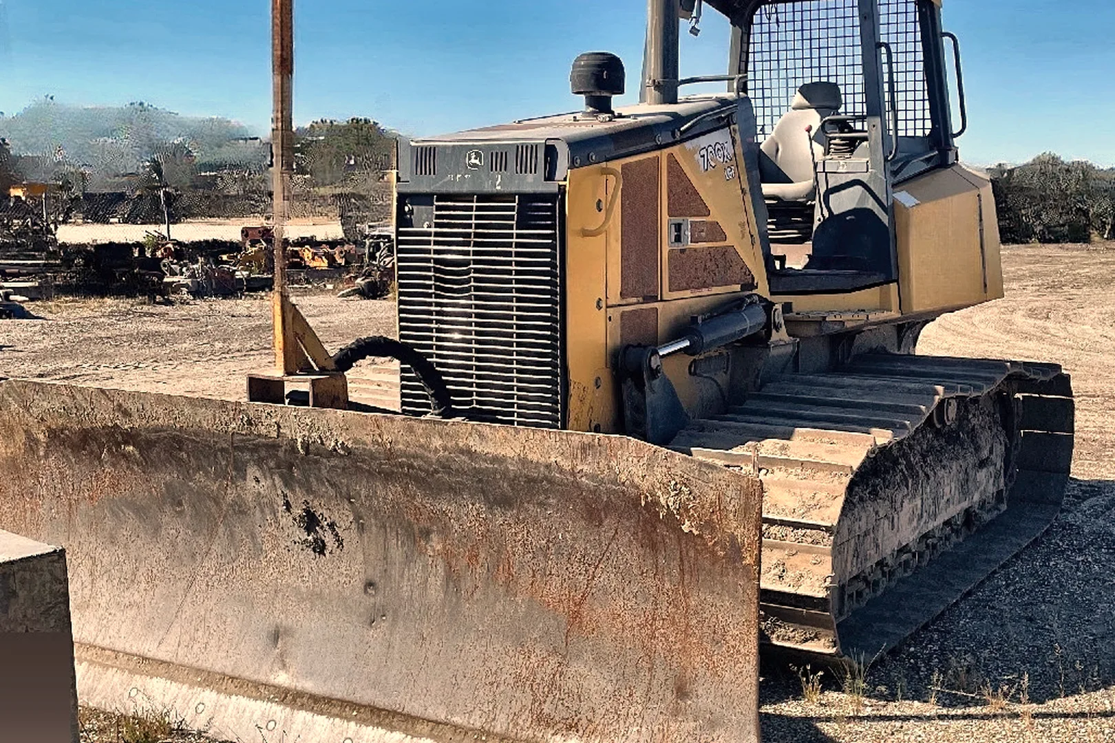 2013 DEERE 700K LGP - view 12 of 19