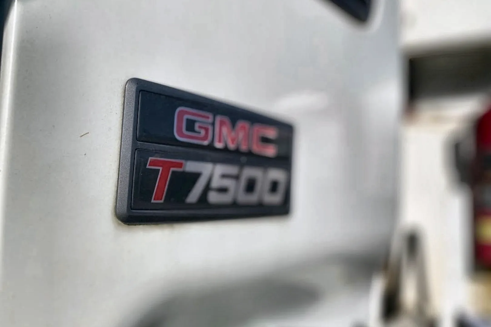 2004 GMC T7500 - view 15 of 50