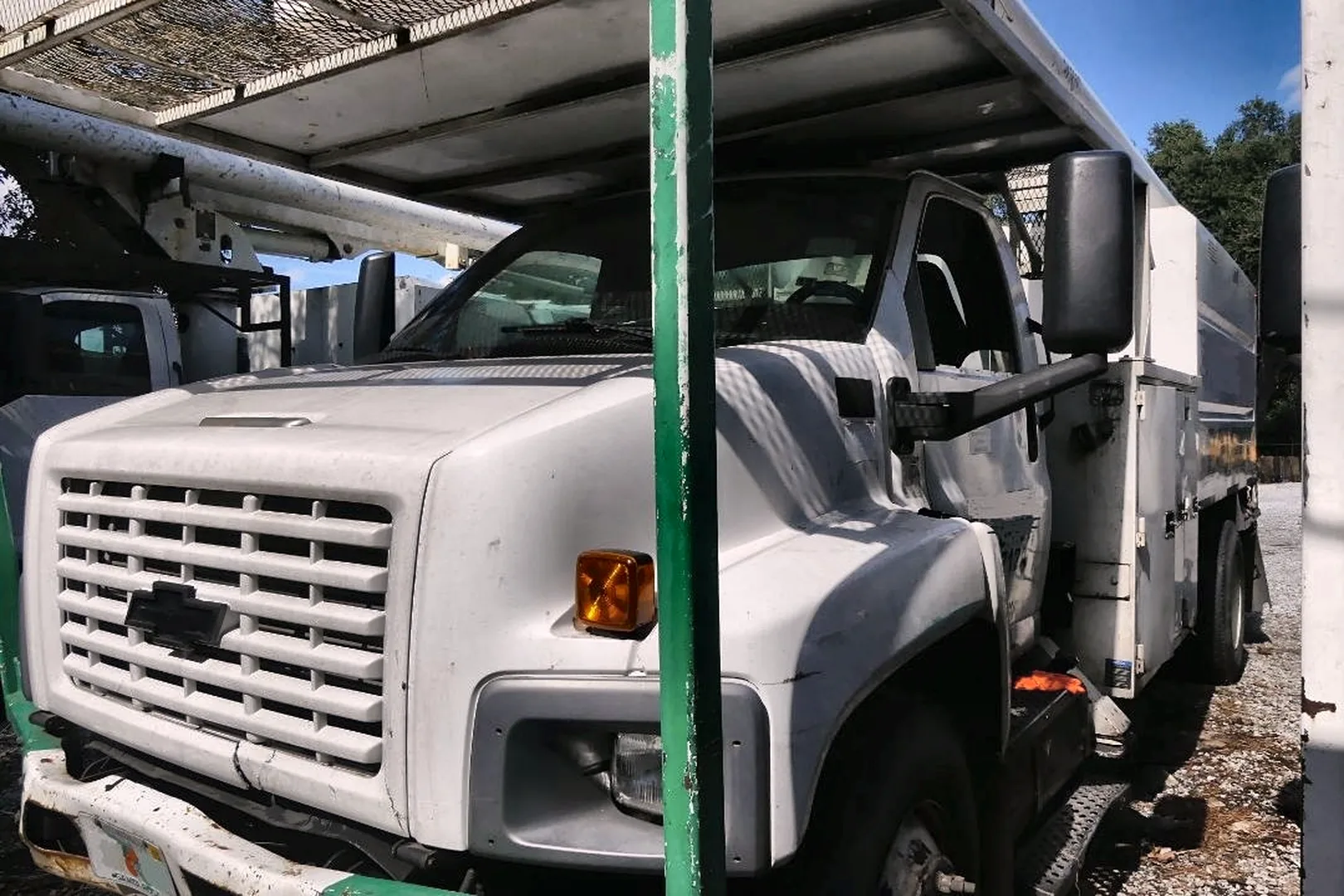 2004 GMC C7C042 - view 8 of 22