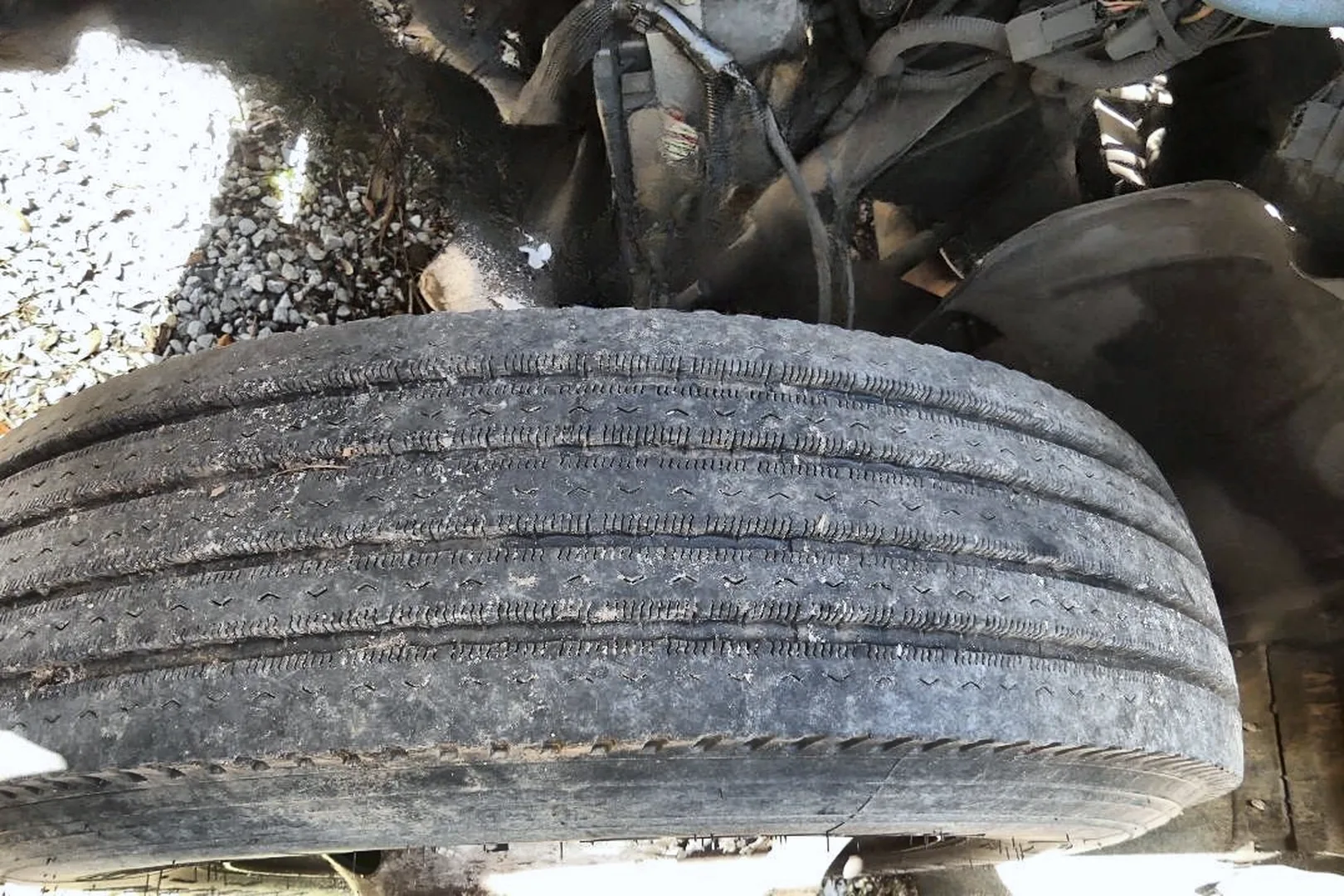 2004 GMC C7C042 - view 11 of 22