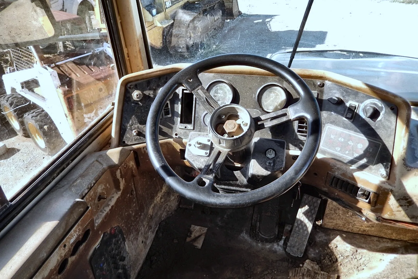 1997 CATERPILLAR D250E - view 17 of 53