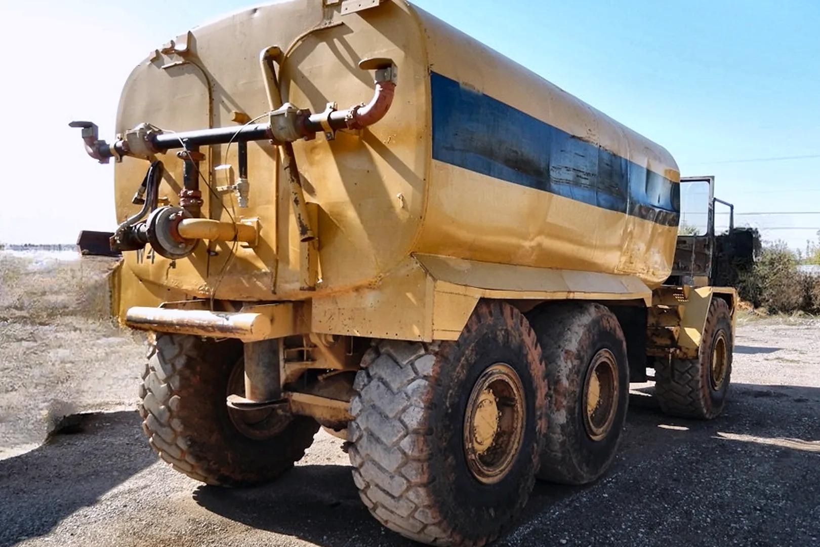 1997 CATERPILLAR D250E - view 8 of 53