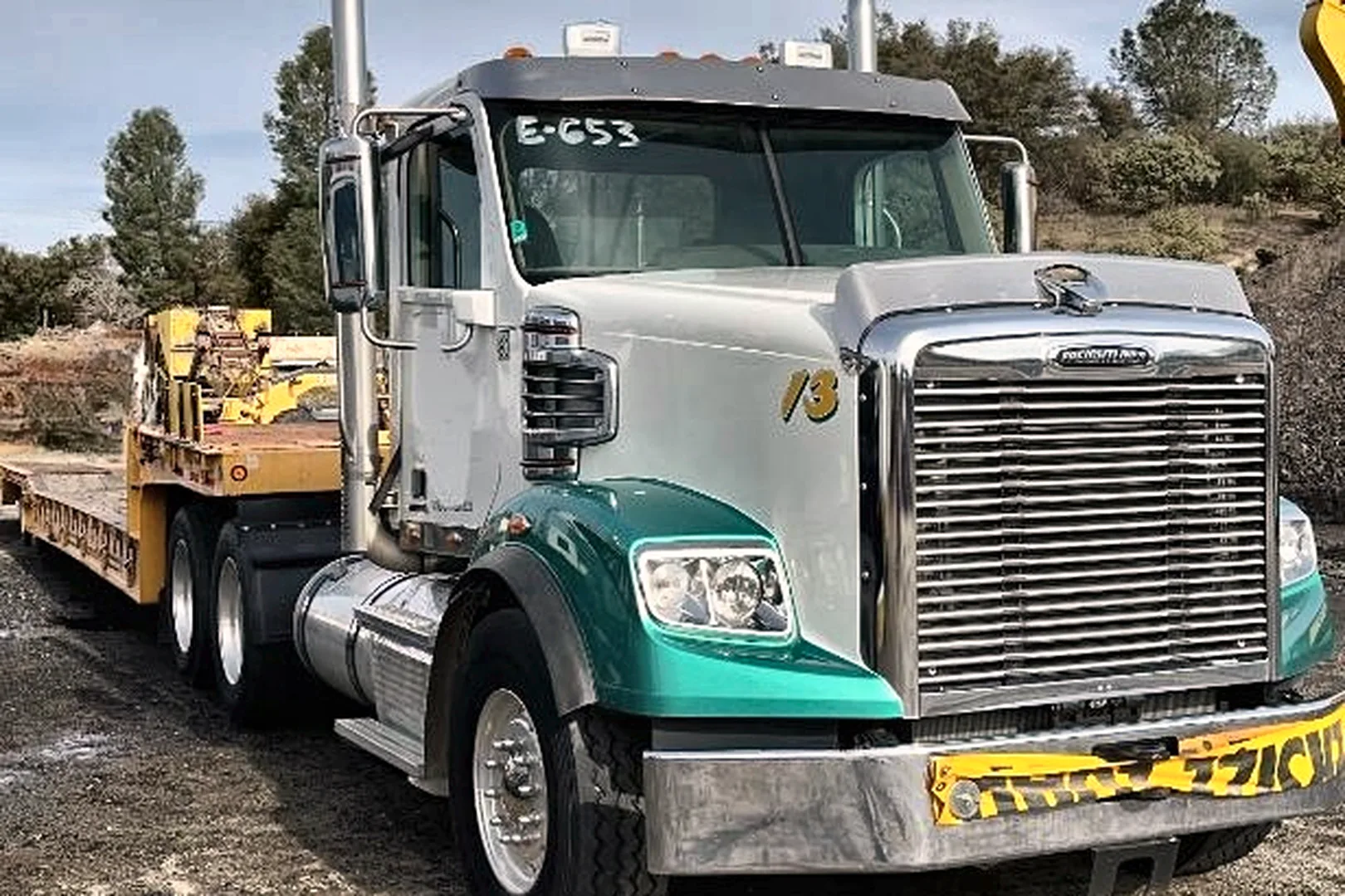 2013 FREIGHTLINER Coronado 122SD - view 8 of 14