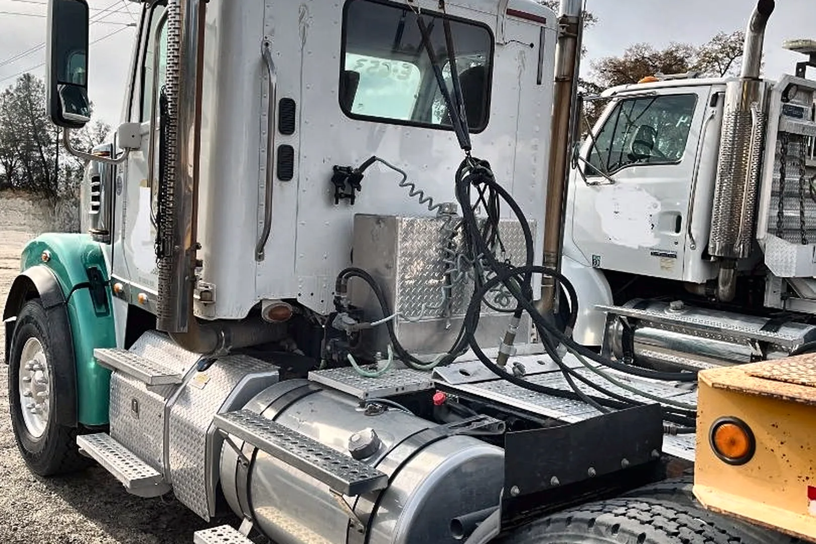 2013 FREIGHTLINER Coronado 122SD - view 13 of 14