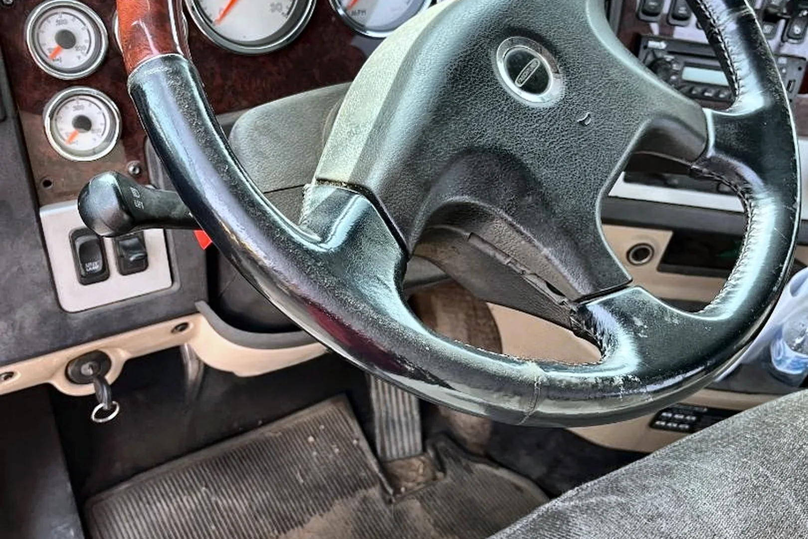 2013 FREIGHTLINER Coronado 122SD - view 10 of 14