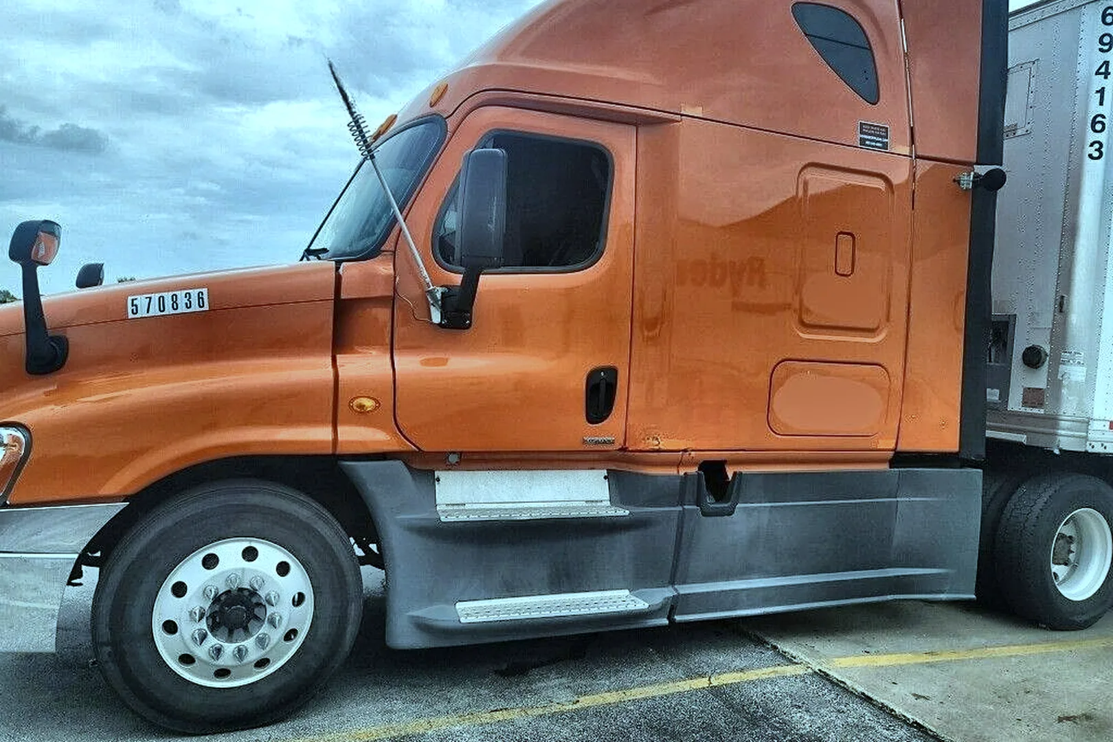 2014 FREIGHTLINER Cascadia 125 - view 6 of 11